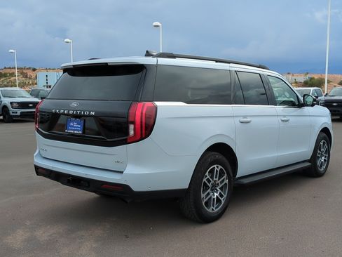 Used 2025 Ford Expedition Max Active AWD/4WD image 6