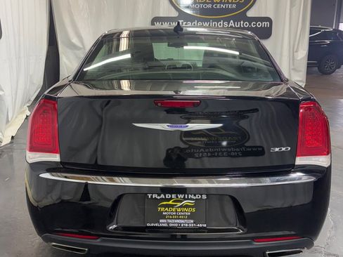 Used 2019 Chrysler 300 Limited image 5