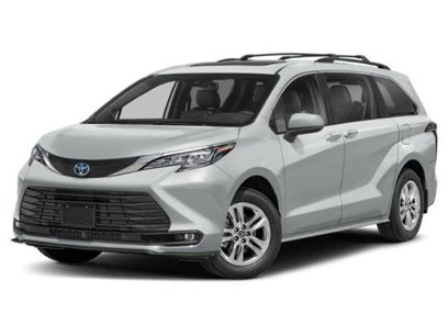 Certified 2025 Toyota Sienna XLE Woodland Edition