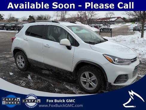 Certified 2022 Chevrolet Trax LT w/ LT Convenience Package image 3