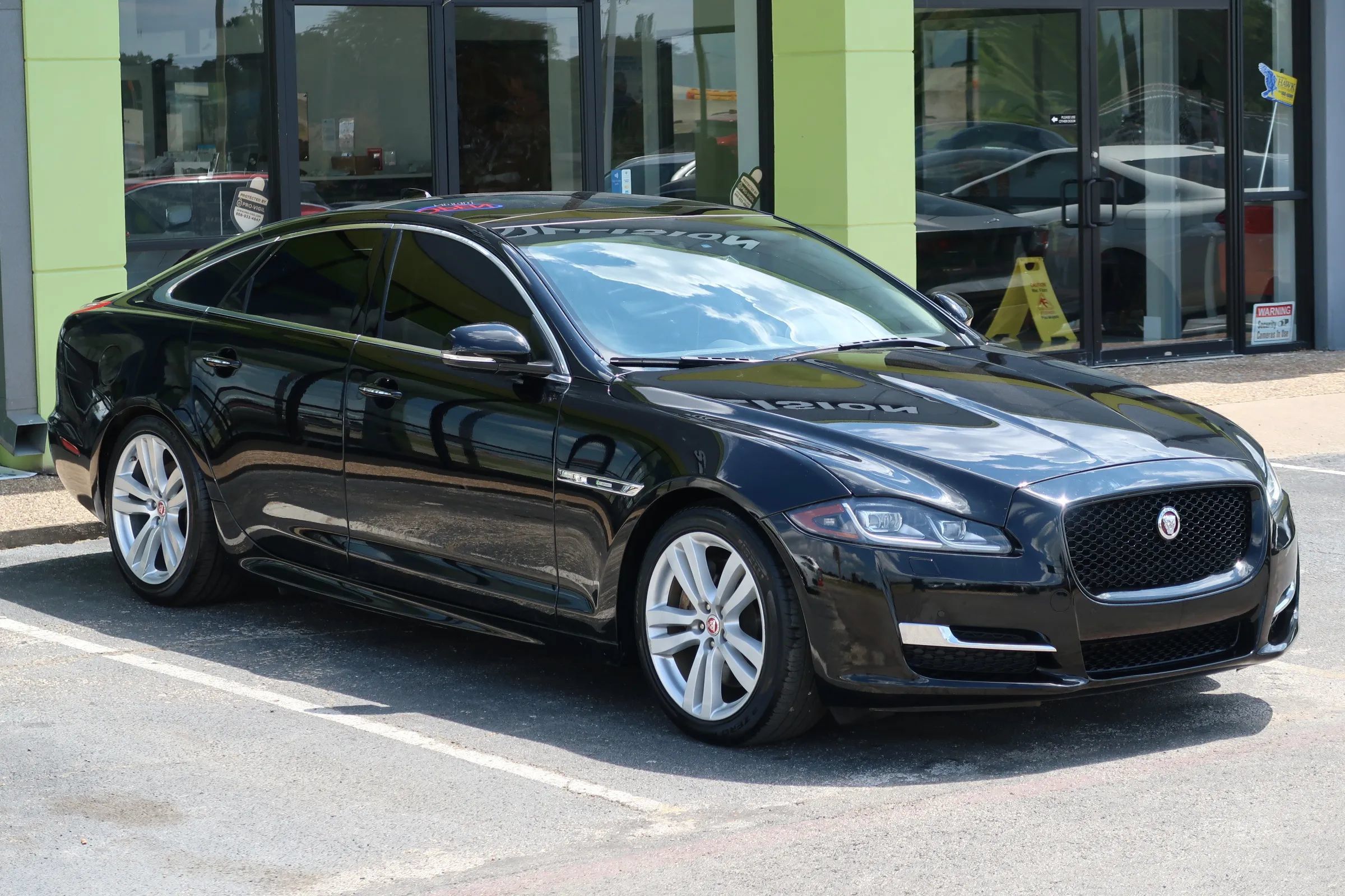 Used 2017 Jaguar XJ R-Sport RWD image 4
