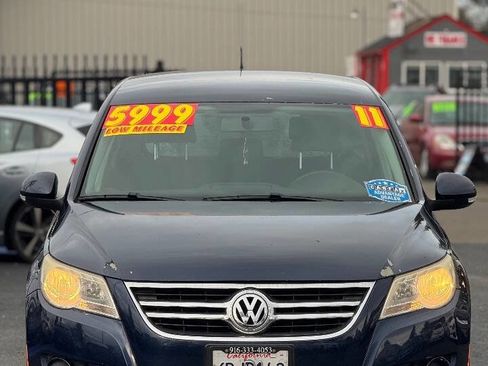 Used 2011 Volkswagen Tiguan S image 2
