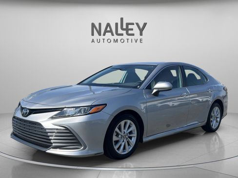 Used 2022 Toyota Camry LE image 1