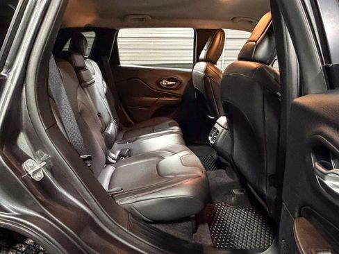 Used 2016 Jeep Cherokee Trailhawk w/ Cold Weather Group image 16