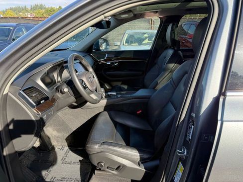 Used 2016 Volvo XC90 T6 Momentum w/ Momentum Plus Package image 9