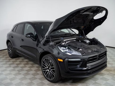 Certified 2025 Porsche Macan image 34