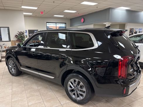 Used 2023 Kia Telluride LX image 4