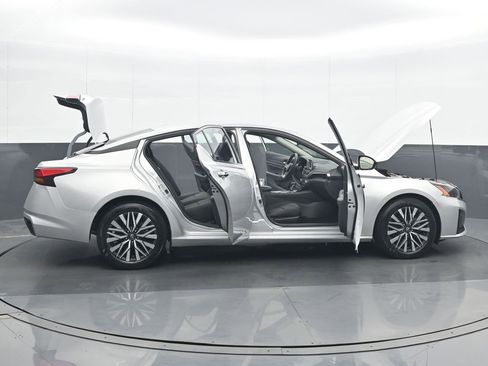 Used 2024 Nissan Altima 2.5 SV image 36