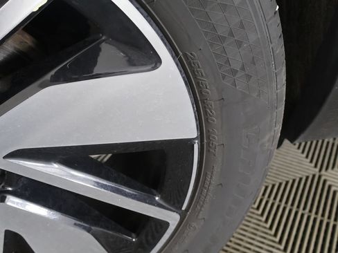 Used 2025 Volkswagen Atlas SE AWD/4WD image 22