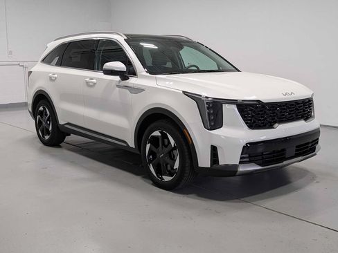 Certified 2025 Kia Sorento EX AWD/4WD image 6