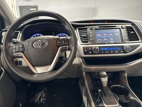 Used 2019 Toyota Highlander XLE AWD/4WD image 10