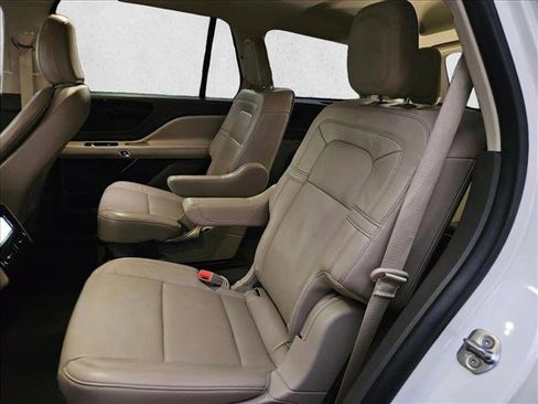Used 2021 Lincoln Aviator Grand Touring w/ Elements Package Plus image 19