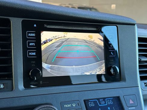 Used 2015 Toyota Sienna LE image 21