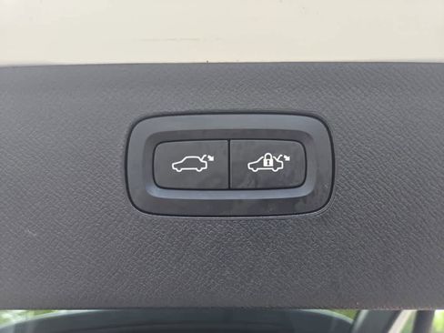 Used 2025 Volvo XC90 T8 Ultra w/ Protection Package Premier image 9