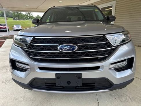 Used 2023 Ford Explorer XLT w/ Equipment Group 202A AWD/4WD image 12