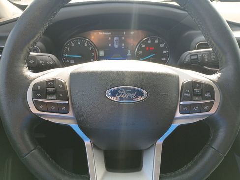 Used 2023 Ford Explorer Limited w/ Equipment Group 301A AWD/4WD image 17