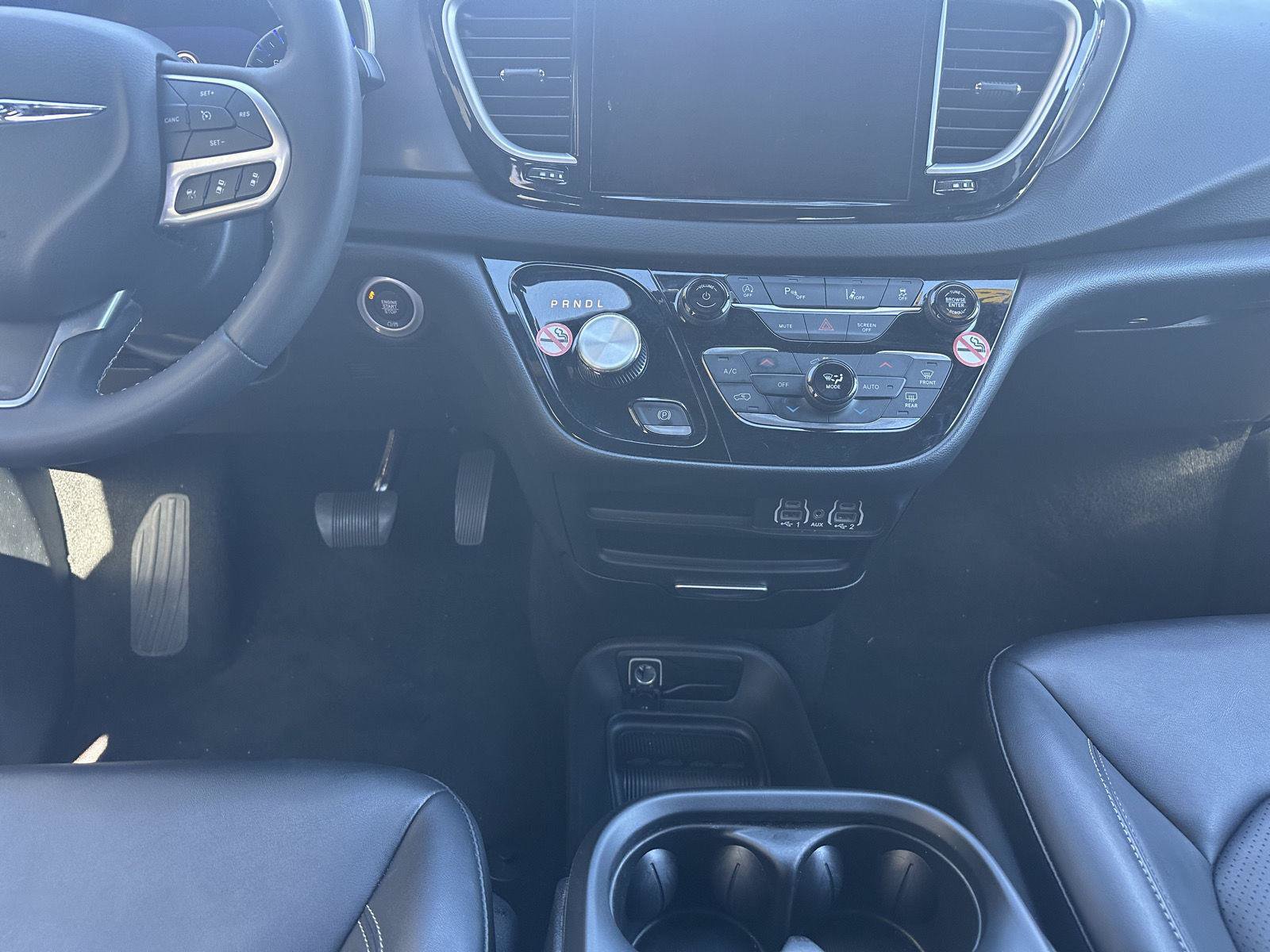 Used 2025 Chrysler Pacifica Select FWD image 16