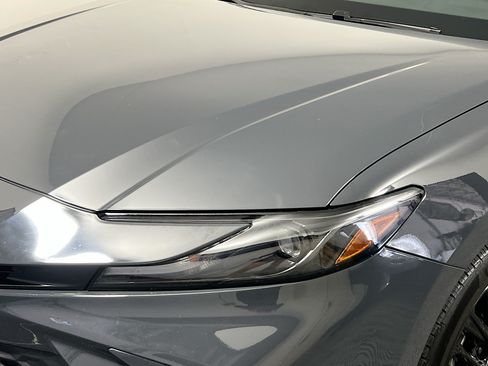 Used 2025 Toyota Camry SE w/ Convenience Package FWD image 11