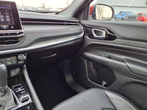 Used 2022 Jeep Compass Limited image 23