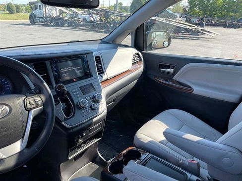 Used 2016 Toyota Sienna Limited Premium AWD/4WD image 56