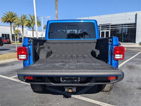 Certified 2024 Jeep Gladiator Sport image 9