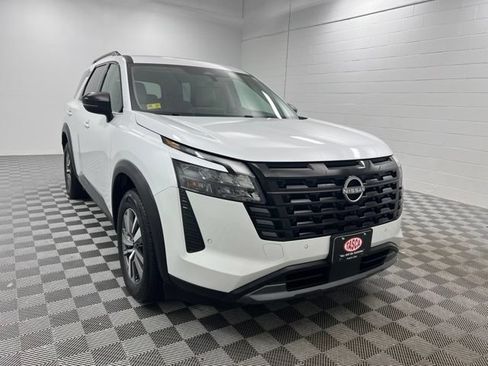 Used 2026 Nissan Pathfinder SL AWD/4WD image 1