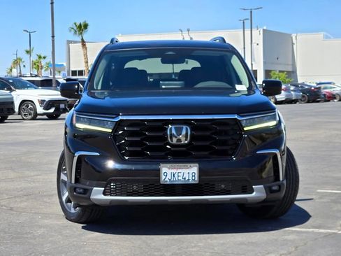Used 2024 Honda Pilot Touring image 2