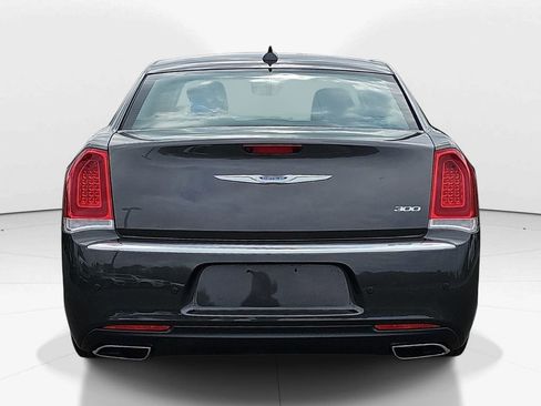 Used 2023 Chrysler 300 Touring RWD image 7