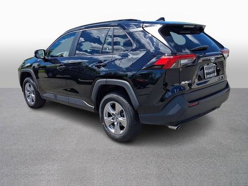 Used 2025 Toyota RAV4 XLE AWD/4WD image 6