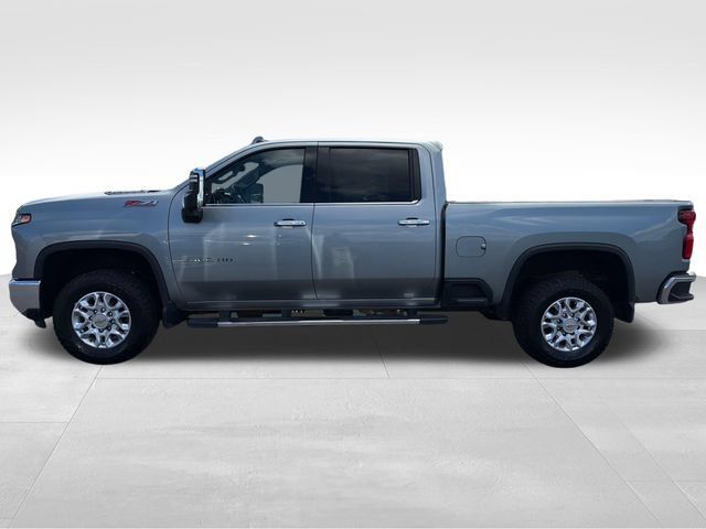 Used 2024 Chevrolet Silverado 2500 LTZ w/ LTZ Convenience Package AWD/4WD image 2