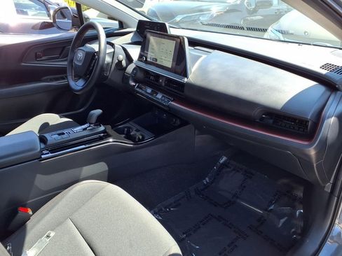 Used 2026 Toyota Prius Plug-In Hybrid FWD image 12