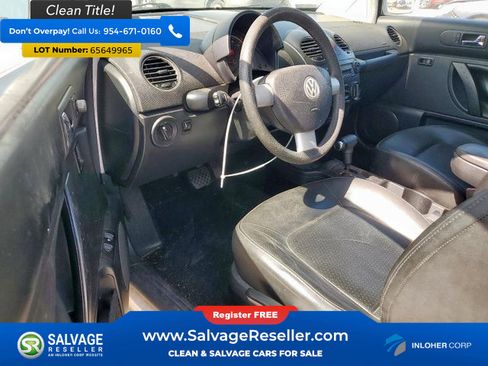 Used 2010 Volkswagen Beetle Coupe image 11