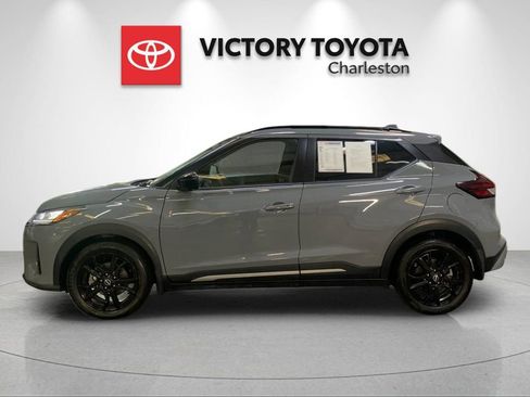 Used 2023 Nissan Kicks SR w/ SR Premium Package FWD image 2