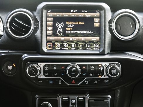 Used 2021 Jeep Wrangler Unlimited Sahara w/ Cold Weather Group image 4