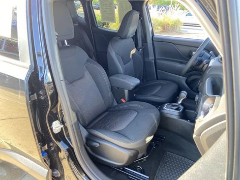 Used 2023 Jeep Renegade Latitude AWD/4WD image 20