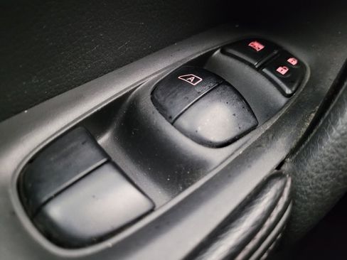 Used 2016 Nissan Rogue SV w/ SV Family Package image 27
