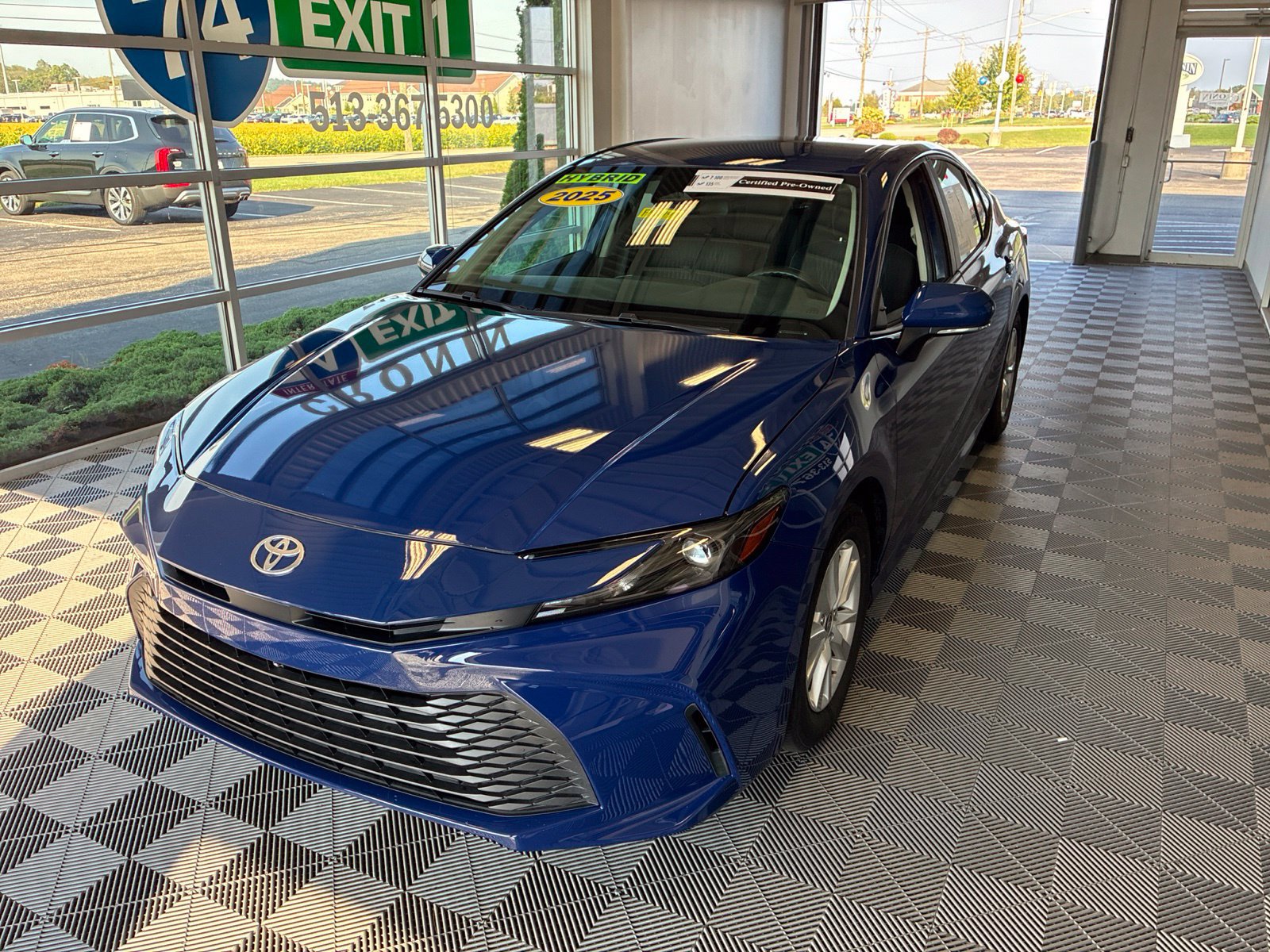 Used 2025 Toyota Camry LE FWD image 3