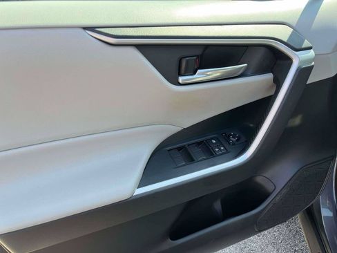 Used 2019 Toyota RAV4 XLE w/ Convenience Package AWD/4WD image 13