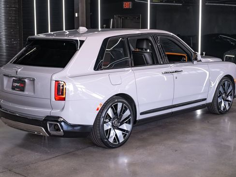 Used 2026 Rolls-Royce Cullinan AWD/4WD image 11
