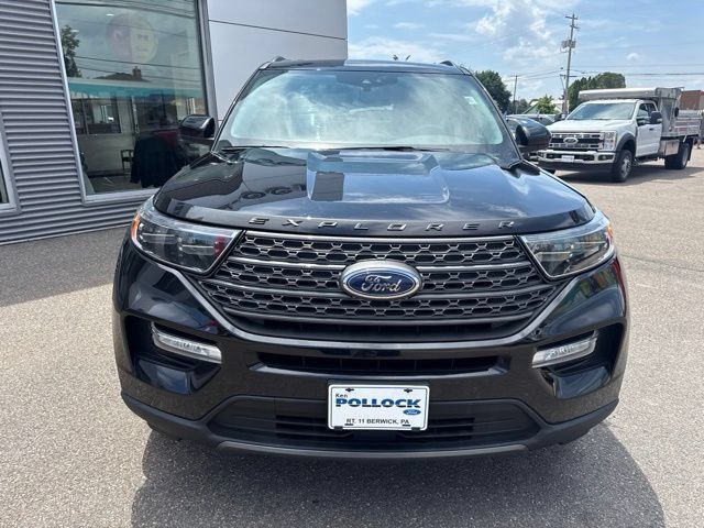 Certified 2023 Ford Explorer XLT w/ Equipment Group 202A AWD/4WD image 3