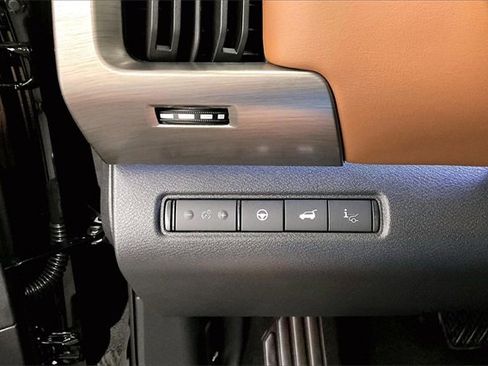 New 2025 Nissan Pathfinder Platinum image 28