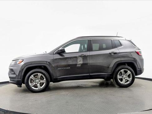 Used 2024 Jeep Compass Latitude image 3