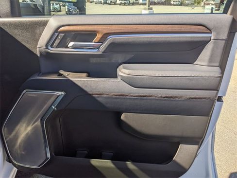 Used 2024 Chevrolet Silverado 2500 High Country w/ High Country Premium Package image 36