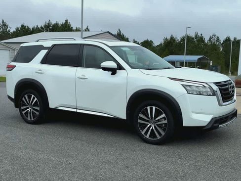 Used 2025 Nissan Pathfinder Platinum w/ Cargo Package FWD image 2