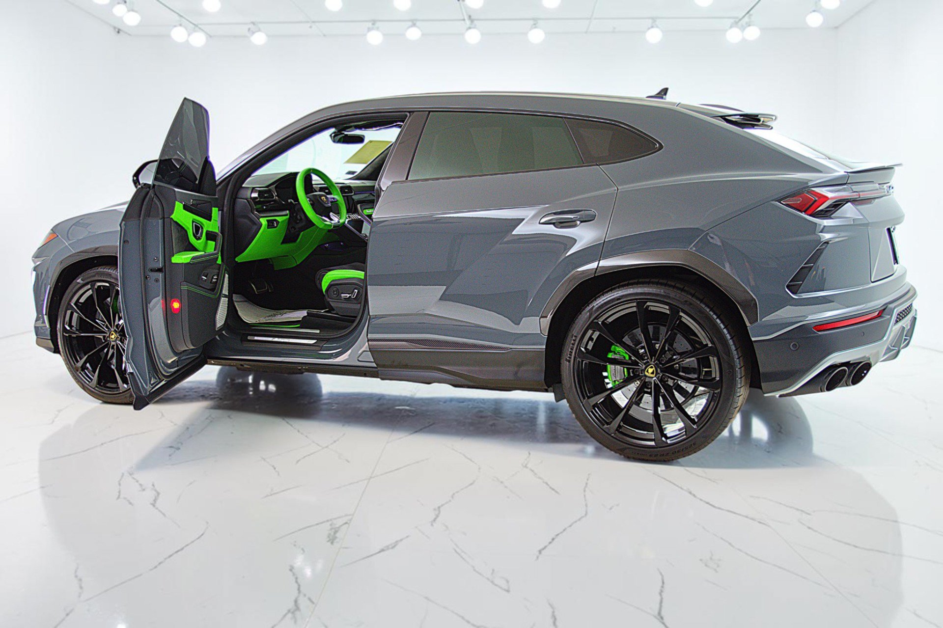 Used 2022 Lamborghini Urus AWD/4WD image 6