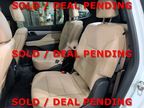 Used 2025 Buick Enclave Preferred w/ Power Package AWD/4WD image 8