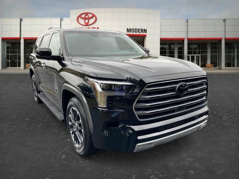 Used 2023 Toyota Sequoia Limited w/ Tow Technology Package AWD/4WD image 3