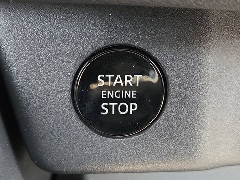 Used 2025 Nissan Rogue SV FWD image 20