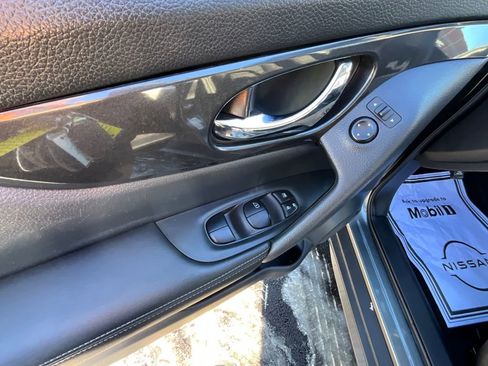 Used 2020 Nissan Rogue S w/ Special Edition Package image 31