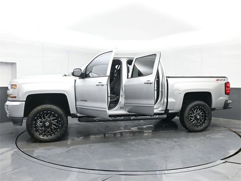 Used 2018 Chevrolet Silverado 1500 LT w/ All Star Edition image 48